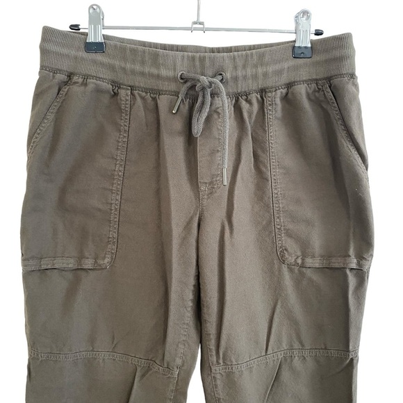 Aritizia Community - Military Green Cotton Cargo Pant - Small - Picture 2 of 9